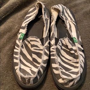 Sanuk zebra print shoes like new